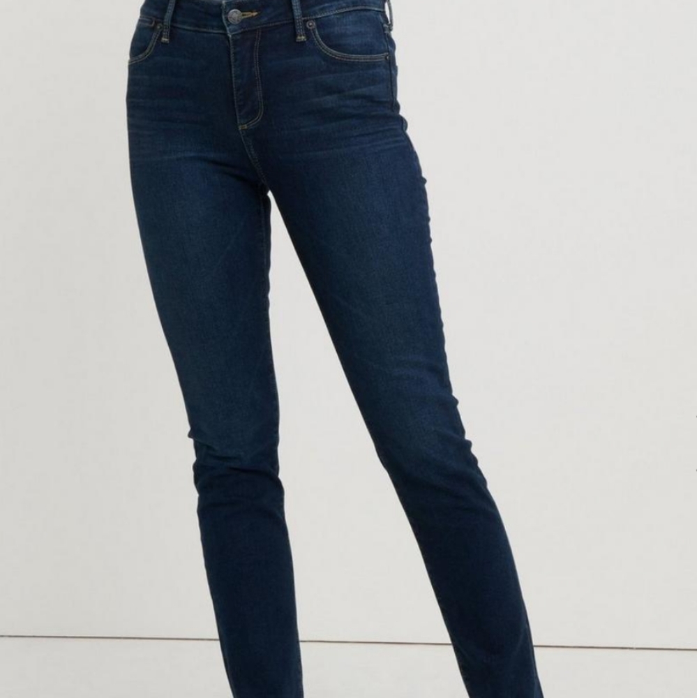 Lucky Brand Dark Wash Hayden Skinny Jeans. 26